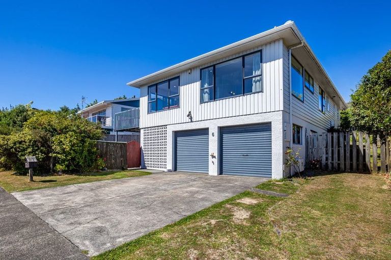Photo of property in 6 Ettrick Grove, Papakowhai, Porirua, 5024
