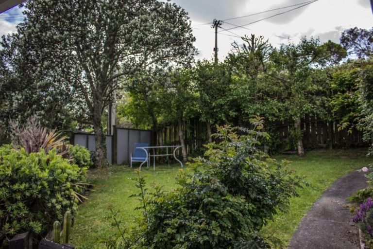 Photo of property in 1/22 Coroglen Avenue, Birkenhead, Auckland, 0626
