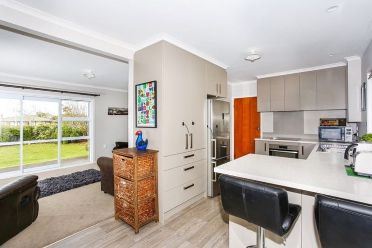Photo of property in 22 Sandspit Road, Waiuku, 2123