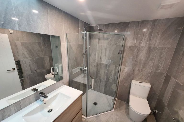 Photo of property in 103 Trias Road, Totara Vale, Auckland, 0629