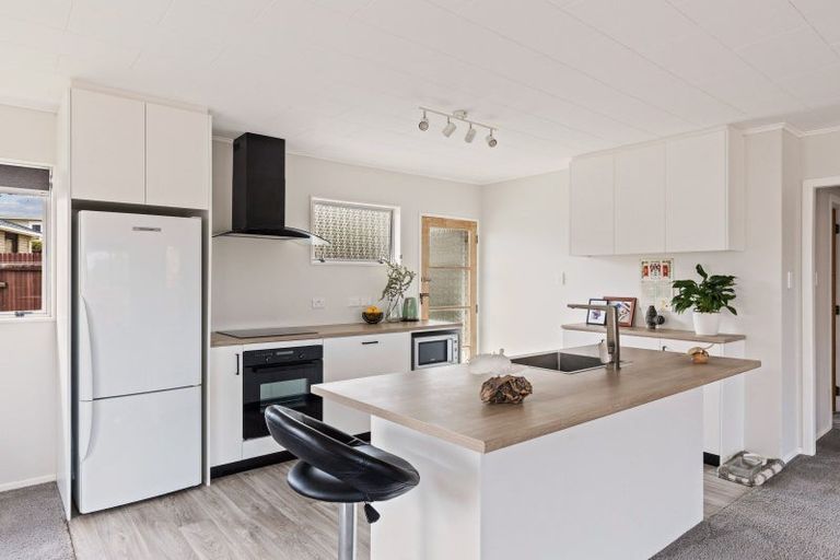 Photo of property in 3/166 Ngamotu Road, Spotswood, New Plymouth, 4310