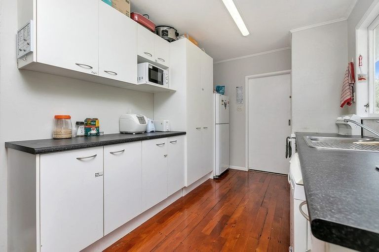 Photo of property in 146 Glenfield Road, Birkenhead, Auckland, 0626