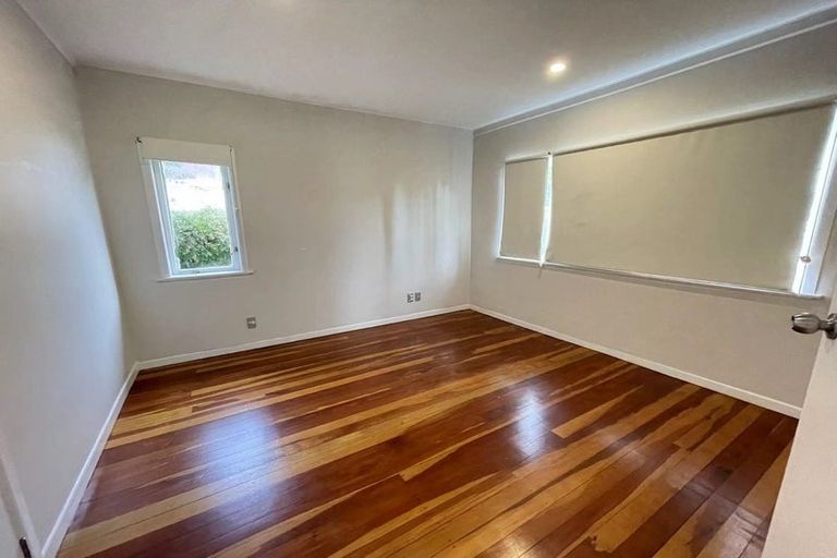 Photo of property in 50 Fruitvale Road, New Lynn, Auckland, 0600