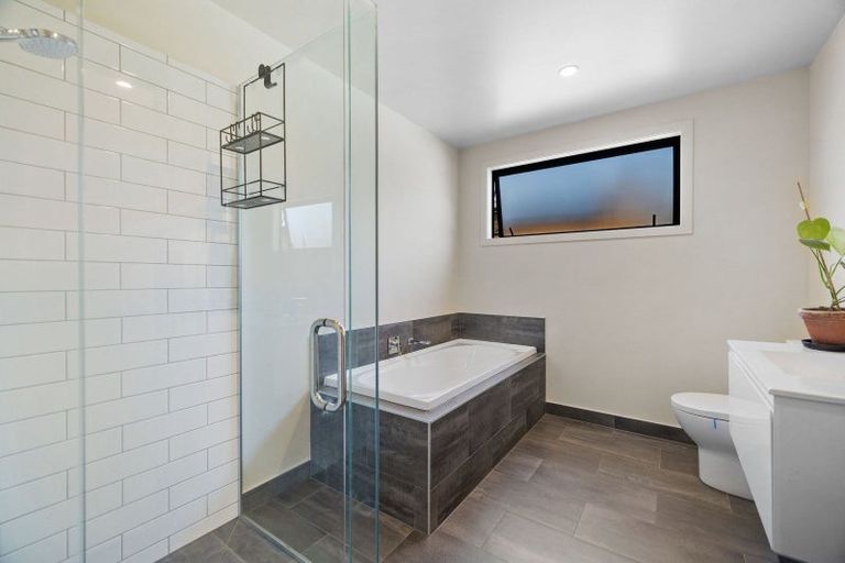 Photo of property in 9 Huxley Place, Lake Hayes, Queenstown, 9304