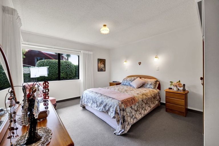 Photo of property in 23 Veale Road, Frankleigh Park, New Plymouth, 4310