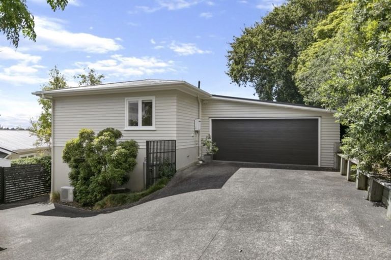 Photo of property in 8 Shanaway Rise, Hillcrest, Auckland, 0627
