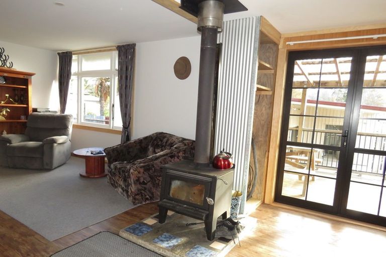 Photo of property in 1 Racecourse Road, Reefton, 7830