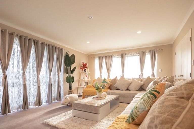 Photo of property in 4 Nevada Way, Kelvin Grove, Palmerston North, 4414