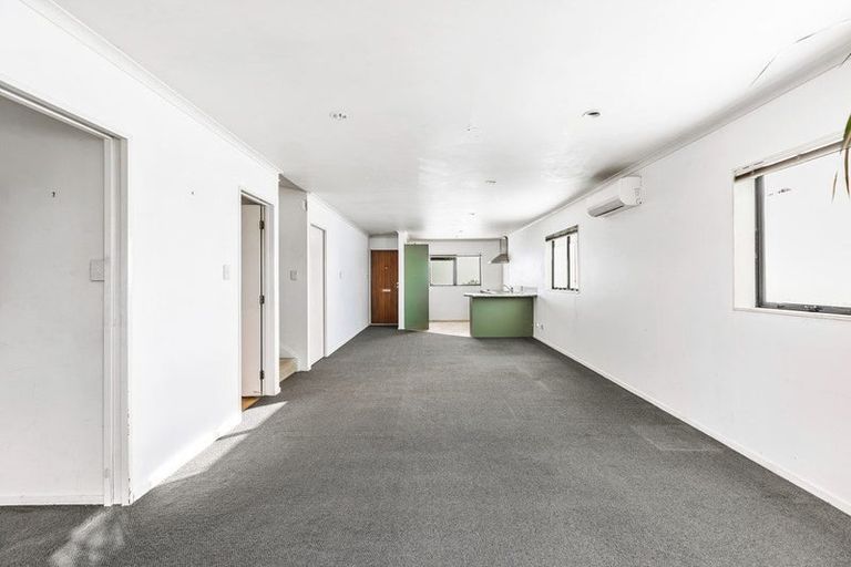 Photo of property in 8/17 Harbour View Road, Te Atatu Peninsula, Auckland, 0610