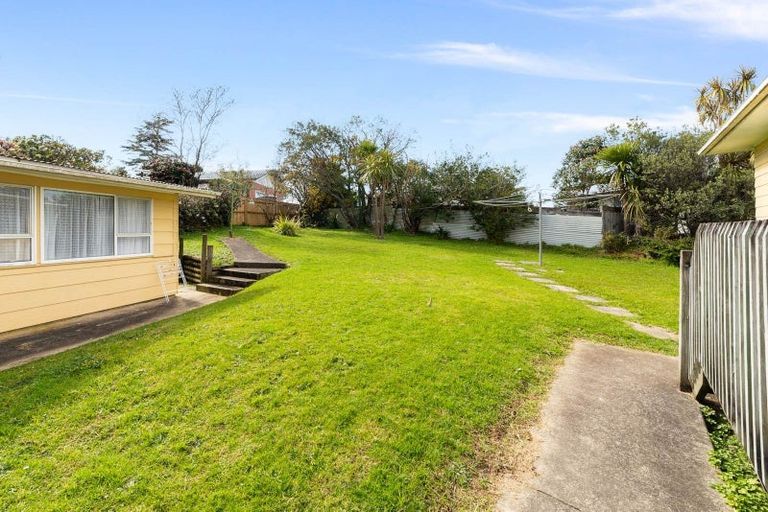 Photo of property in 16 Crompton Road, Massey, Auckland, 0614