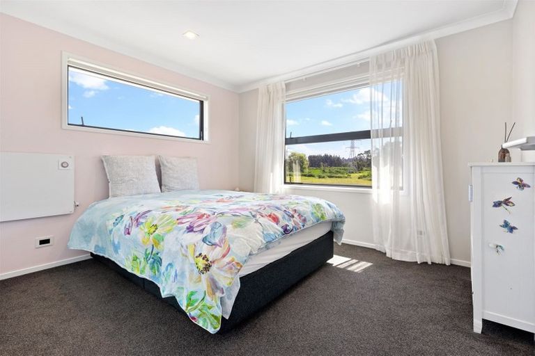 Photo of property in 8 Te Roera Place, Riverhead, 0820