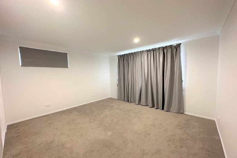 Photo of property in 5 Ussher Place, Pakuranga Heights, Auckland, 2010
