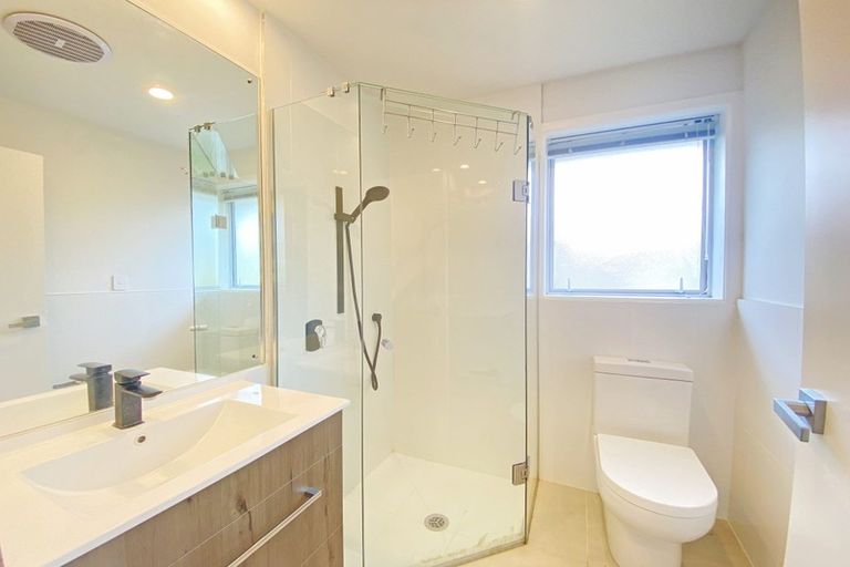 Photo of property in 1/7 Musick Point Road, Bucklands Beach, Auckland, 2012