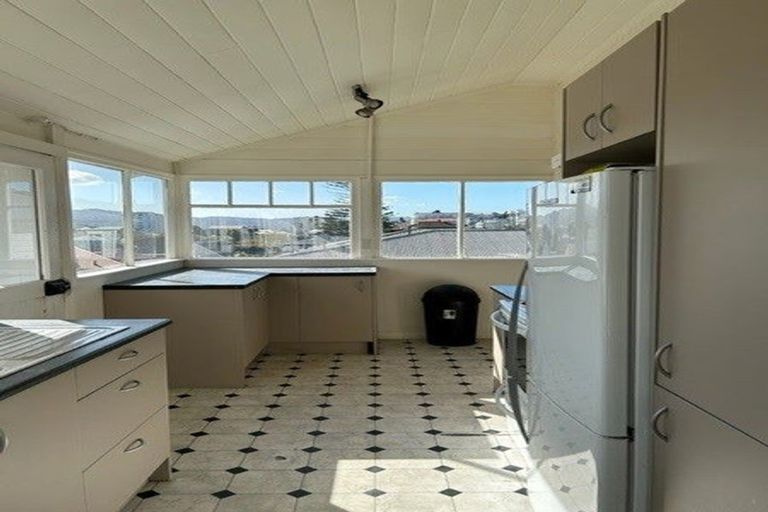 Photo of property in 2/66 Brougham Street, Mount Victoria, Wellington, 6011