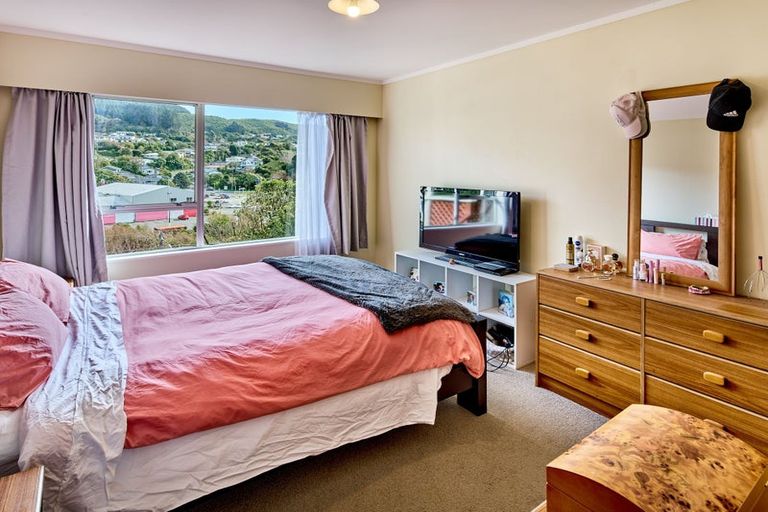 Photo of property in 15b Florio Terrace, Tawa, Wellington, 5028