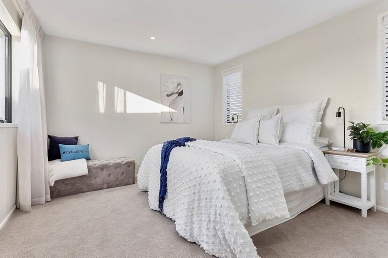 Photo of property in 53a Red Beach Road, Red Beach, 0932