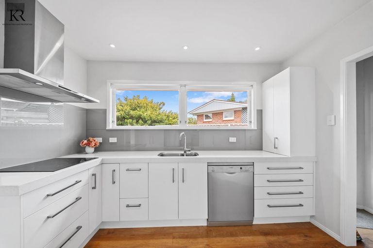 Photo of property in 10 Alf Walker Place, Papakura, 2110