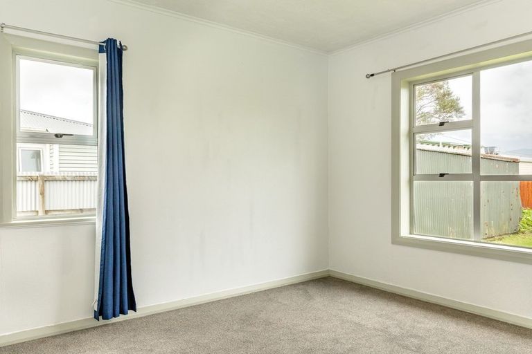 Photo of property in 30a Cobden Street, Westport, 7825