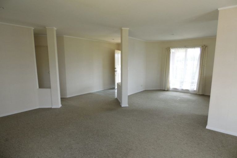 Photo of property in 72 Kingdale Road, Henderson, Auckland, 0610