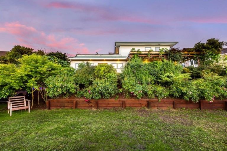 Photo of property in 8 Ronald Scott Grove, Riverstone Terraces, Upper Hutt, 5018