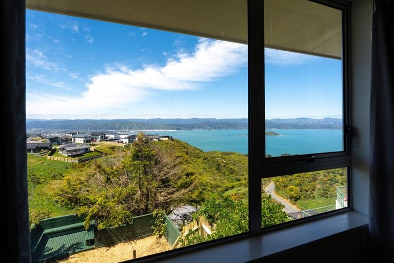 Photo of property in 9a Edgecombe Street, Newlands, Wellington, 6037