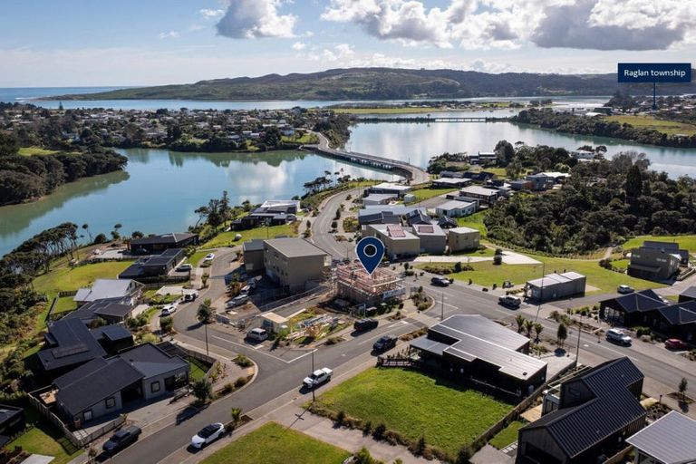 Photo of property in 26 Rangitahi Road, Raglan, 3225