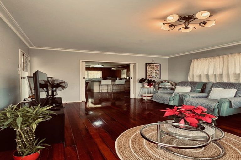 Photo of property in 4 Ayton Drive, Totara Vale, Auckland, 0629