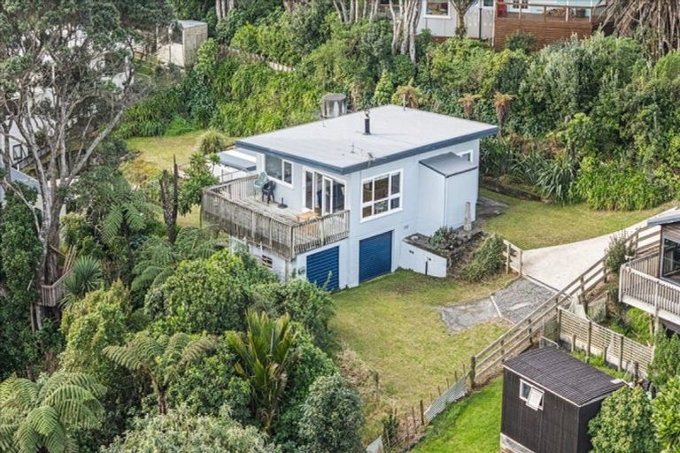 Photo of property in 12 Takarei Terrace, Mokau, 4376