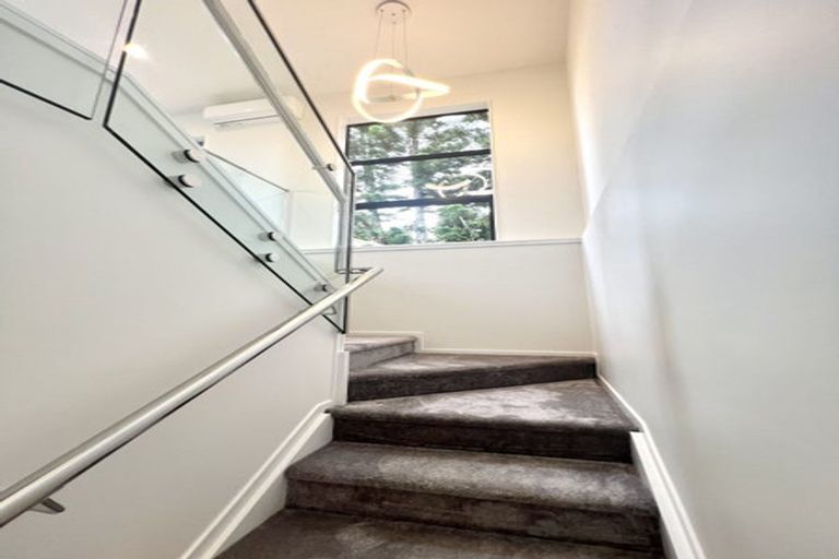 Photo of property in 25 Seaview Road, Glenfield, Auckland, 0629