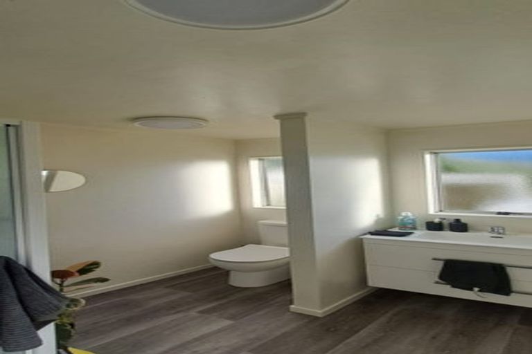 Photo of property in 29b Harbour View Road, Northland, Wellington, 6012