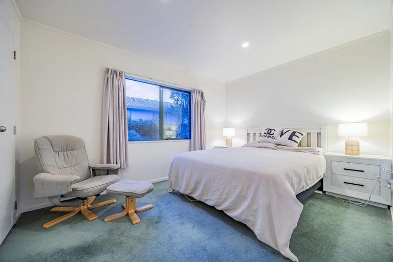 Photo of property in 14 Swanson Oaks, Swanson, Auckland, 0612