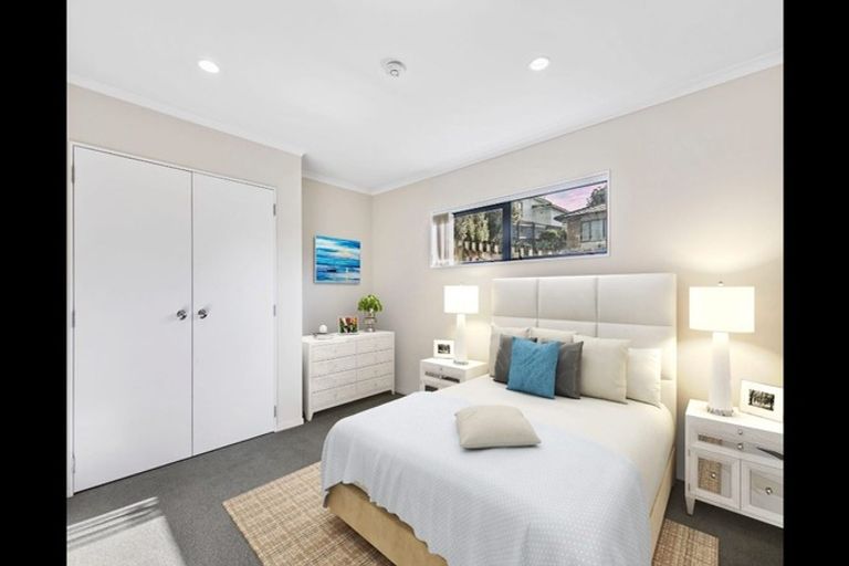 Photo of property in 25 Quincey Place, Massey, Auckland, 0614