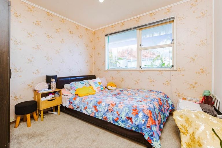 Photo of property in 11 Roick Parade, Glen Eden, Auckland, 0602