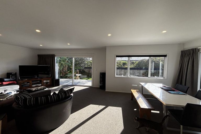 Photo of property in 17 Atiawa Street, Glen Avon, New Plymouth, 4312