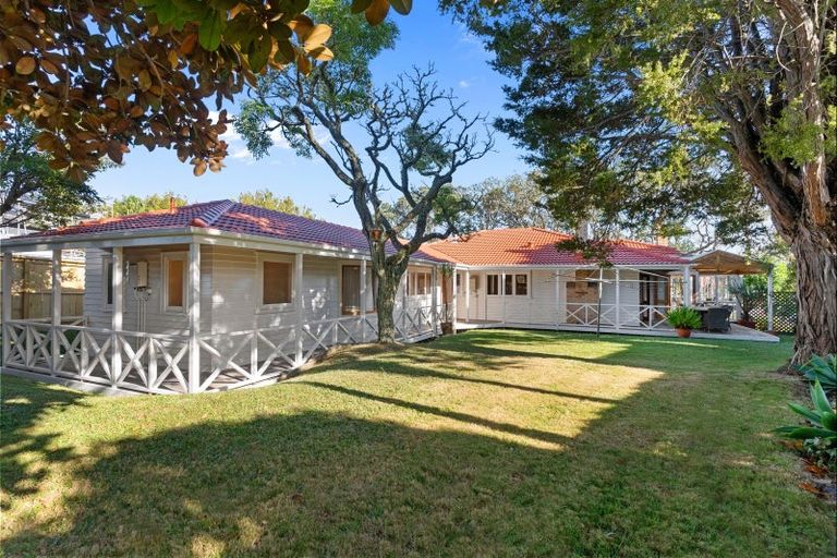Photo of property in 1/42 Beresford Street, Bayswater, Auckland, 0622