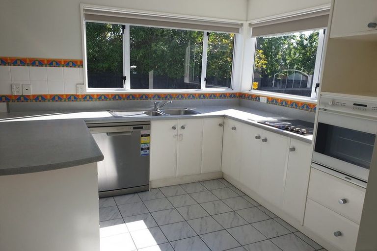 Photo of property in 1/8 Wardour Mews, Avonhead, Christchurch, 8042