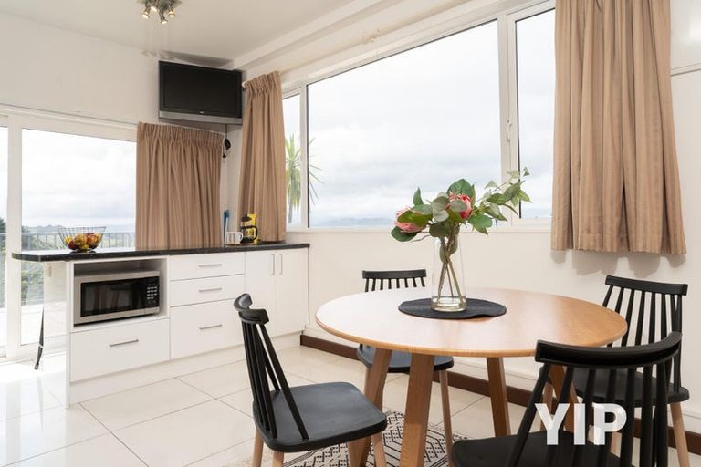 Photo of property in 41a Tamworth Crescent, Newlands, Wellington, 6037