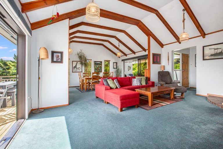 Photo of property in 104 Airlie Road, Plimmerton, Porirua, 5026