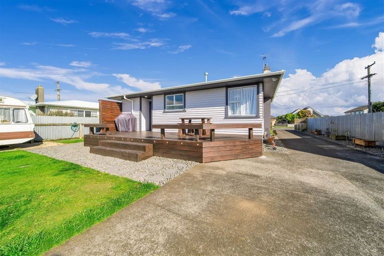 Photo of property in 8 Maire Street, Hawera, 4610