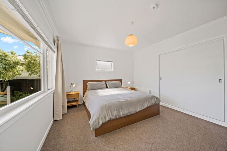 Photo of property in 17a Clinton Avenue, Te Atatu Peninsula, Auckland, 0610