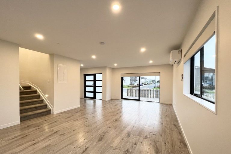 Photo of property in 15 Tahingamanu Road, Hobsonville, Auckland, 0616