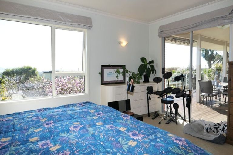 Photo of property in 8 Tui Crescent, Waikanae, 5036