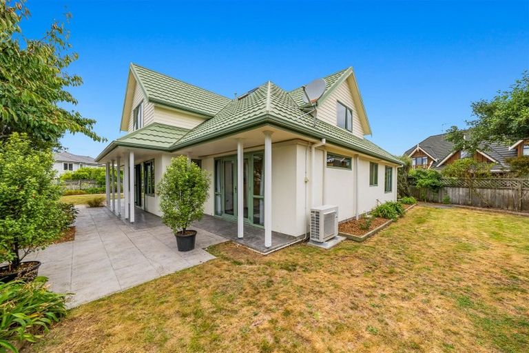 Photo of property in 20 Lanyon Place, Whitby, Porirua, 5024