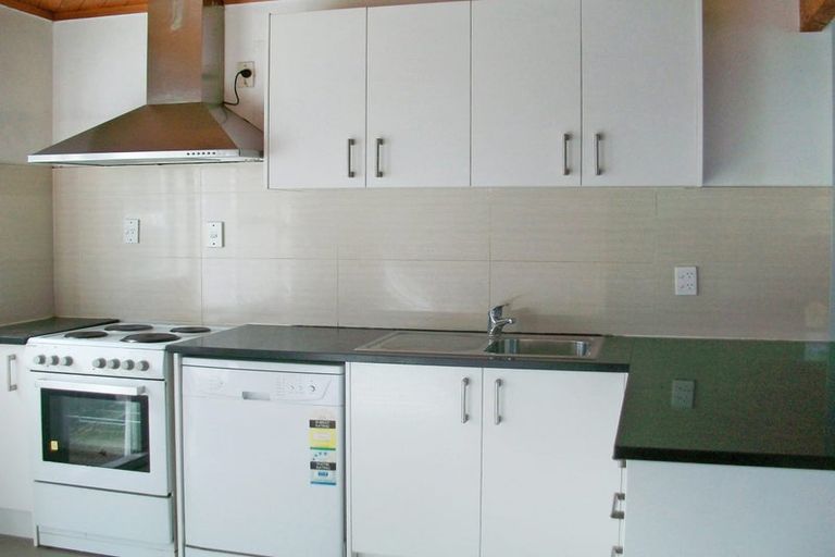 Photo of property in 95 Matipo Road, Te Atatu Peninsula, Auckland, 0610