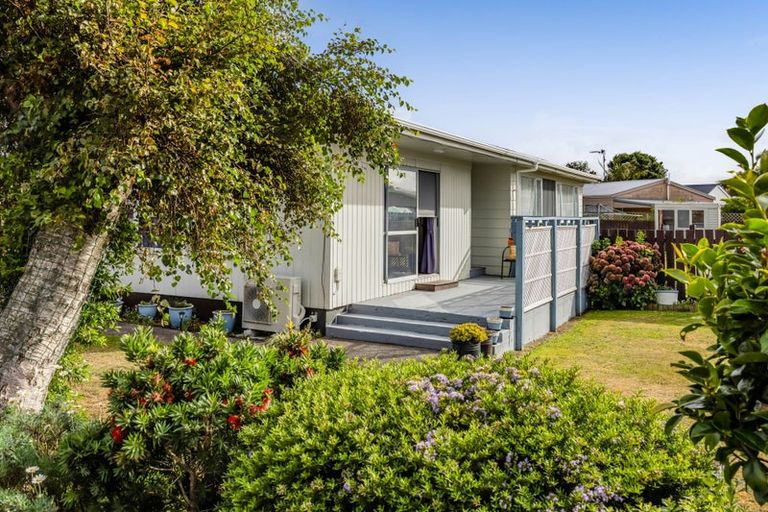 Photo of property in 5 Iredale Road, Hawera, 4610