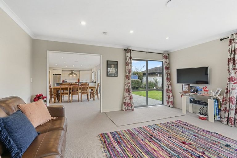 Photo of property in 44 Kotuku Drive, Paraparaumu Beach, Paraparaumu, 5032