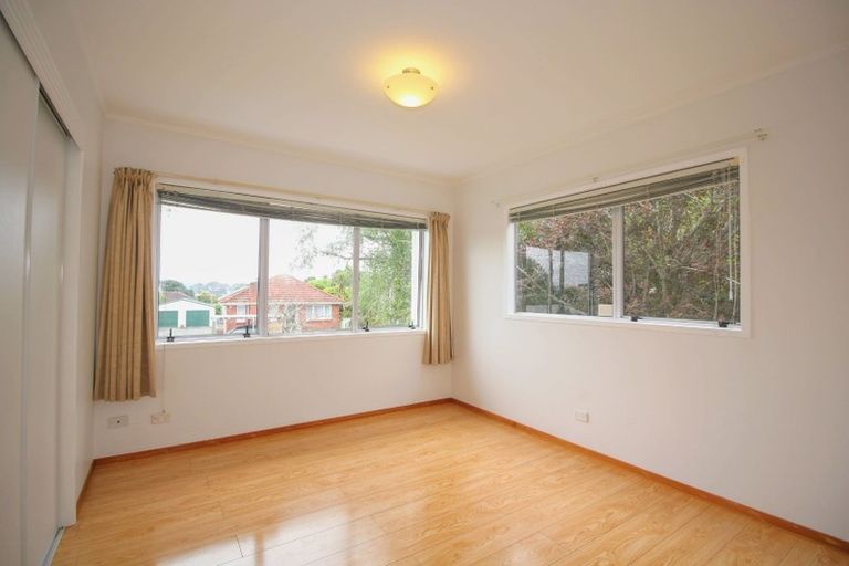 Photo of property in 2/12 Sherwood Avenue, Te Atatu South, Auckland, 0610