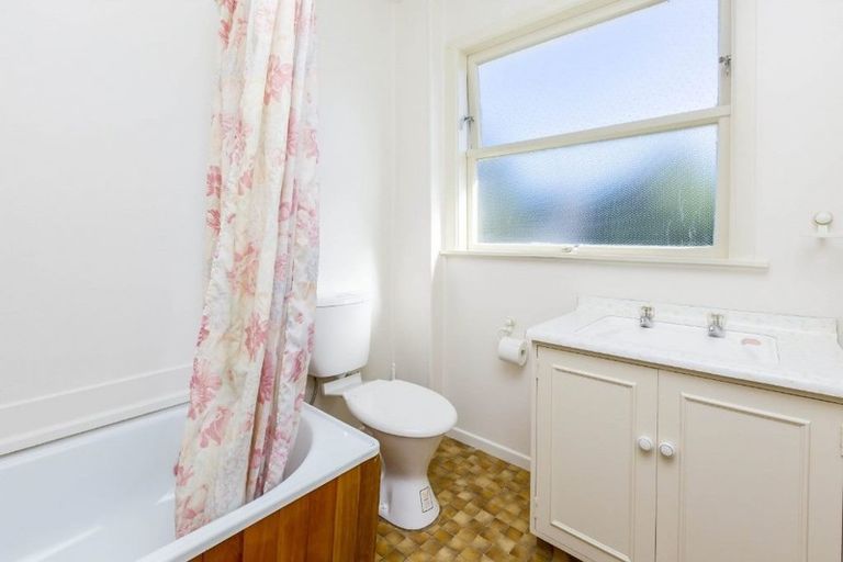Photo of property in Shakespeare Flats, 8/48 Merton Street, Trentham, Upper Hutt, 5018