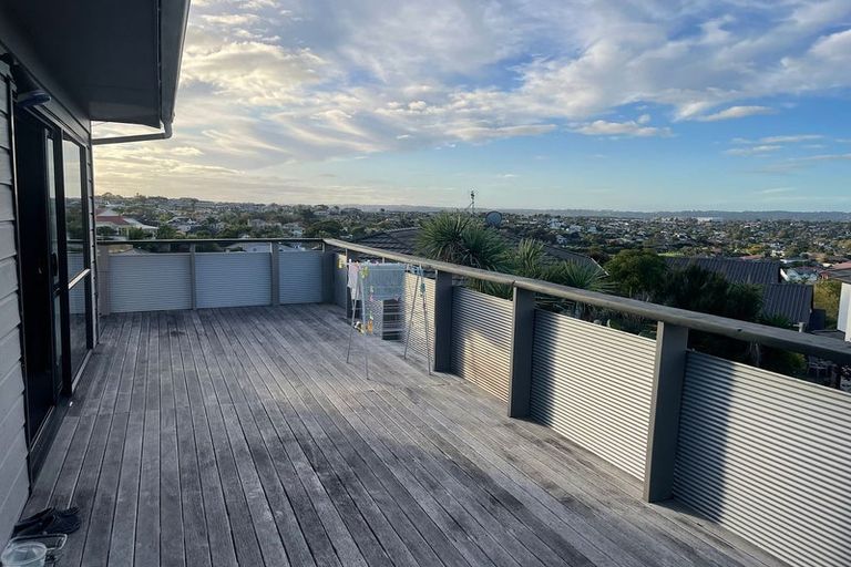 Photo of property in 136 Luckens Road, West Harbour, Auckland, 0618