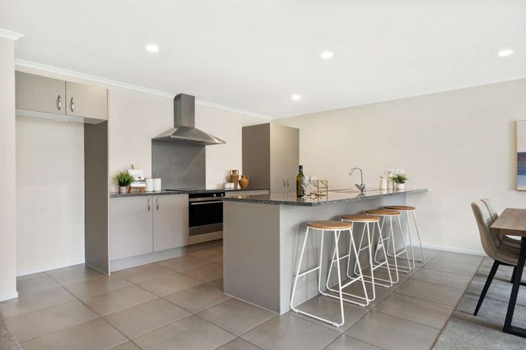 Photo of property in 18 Akeake Lane, Manurewa, Auckland, 2102